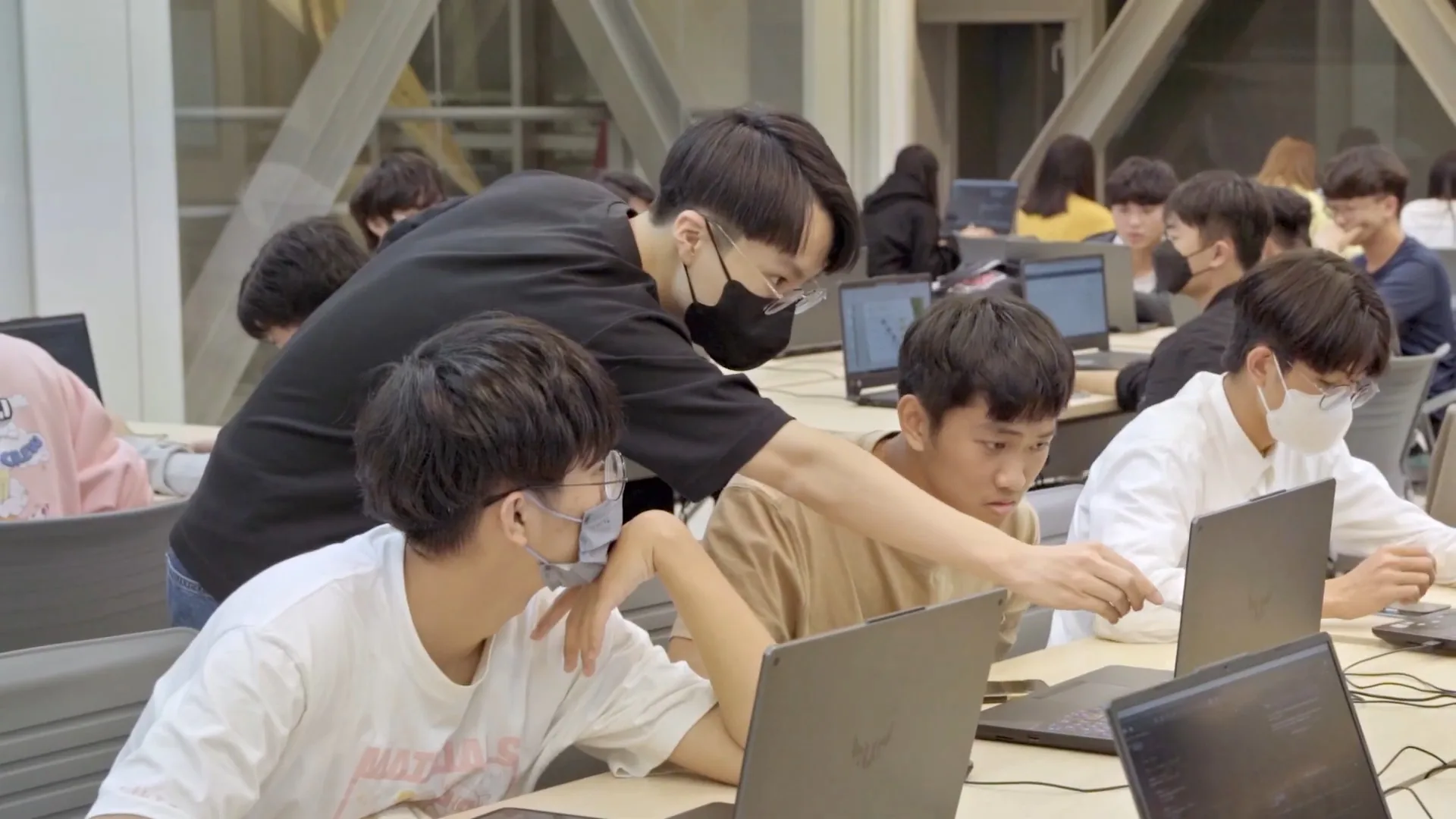 資訊科技素養培育計畫 TA Building! 打造程式學習的加速器 訪談影片